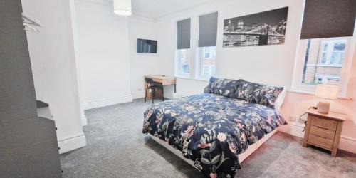 Forest Fields Apartment | Spacious Room at The Burford Hideaway