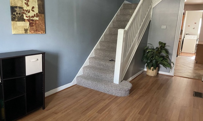 Allendale House | Spacious room in Baltimore near hospitals