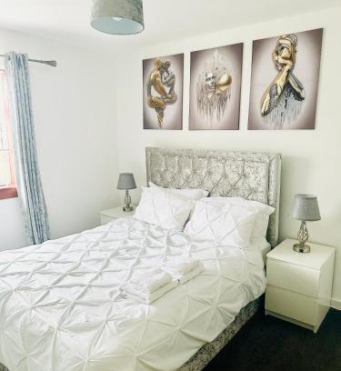 Drumchapel House | Spacious Room in Glasgow West End