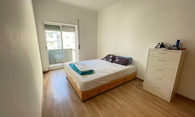Seixal Apartment | Spacious Room near Cristo Rein