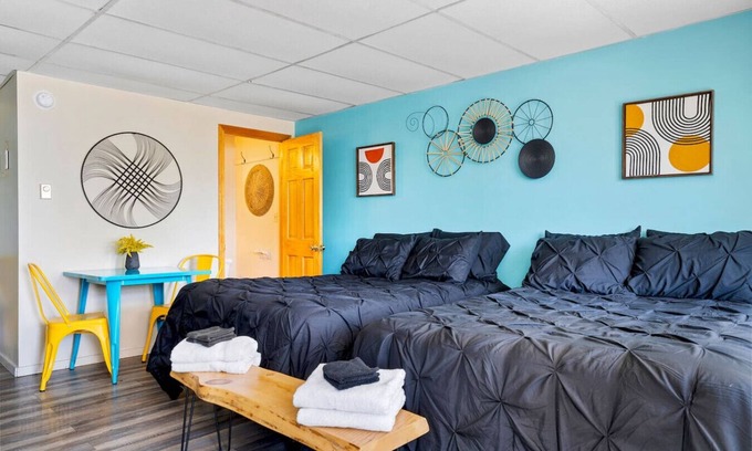 Old Orchard Beach Apartment | Spacious Room 2 Full Beds, Pool & Onsite Parking