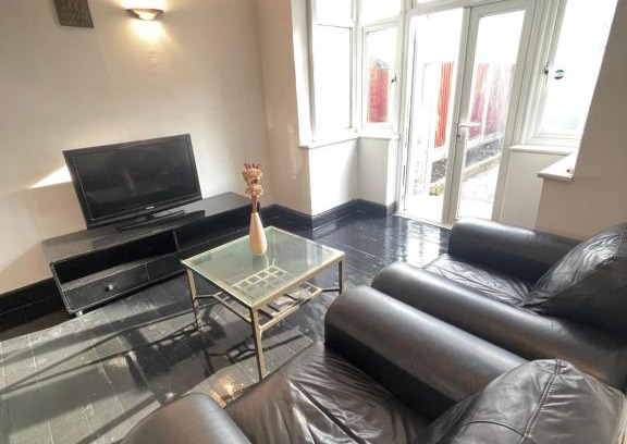 Lea Bridge House | Spacious room with Garden