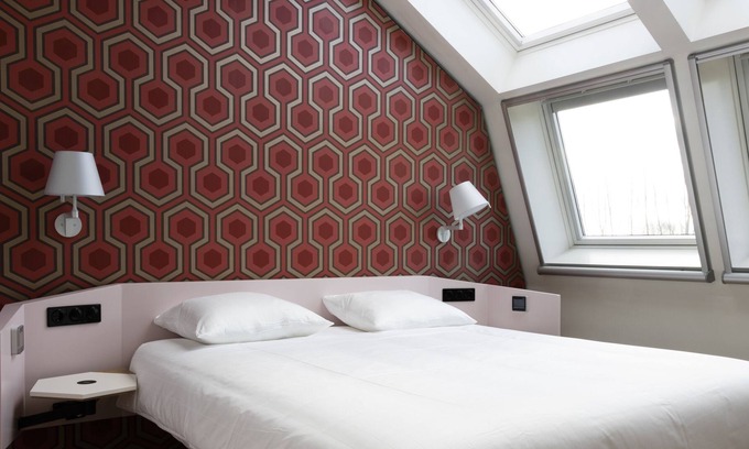 Sluis Bed & Breakfast | spacious room with sunken bath and double shower