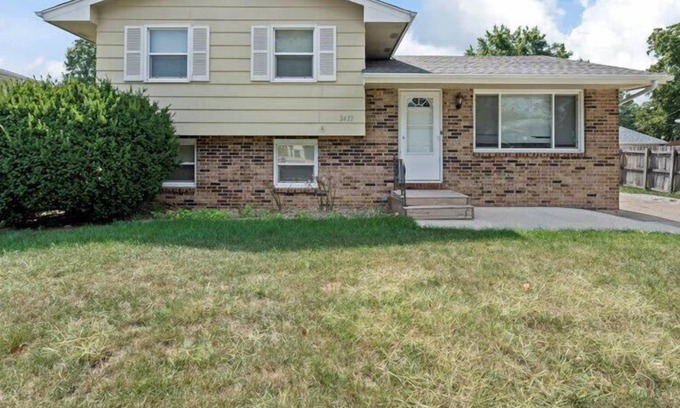 Berwick House | Spacious & Roomy 4BR Home in Central DSM