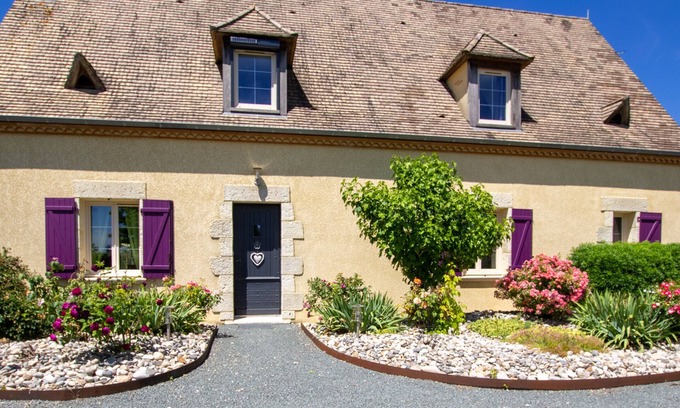 Rampieux Cottage | Spacious Rural Retreat with Private Pool, Trampoline, Baby Equipment, and More