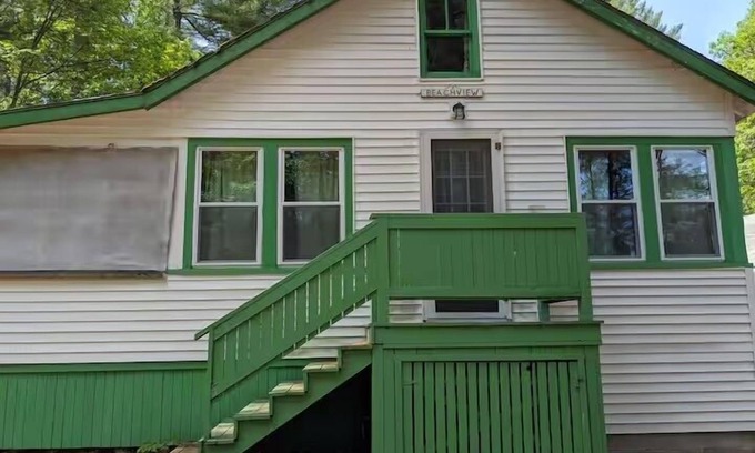 Raymond Cottage | Spacious, Rustic Retreat with a Large Screened Porch and Water Access
