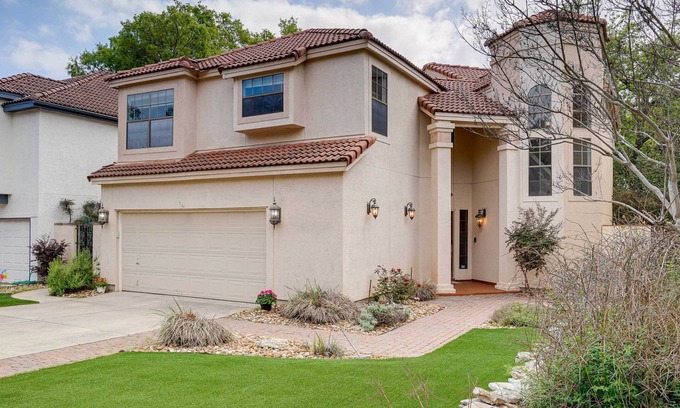 North Central Thousand Oaks House | Spacious San Antonio Home w/Patio + Grill!
