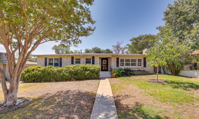 Monte Vista House | Spacious San Antonio Home w/Private Pool & Patio!