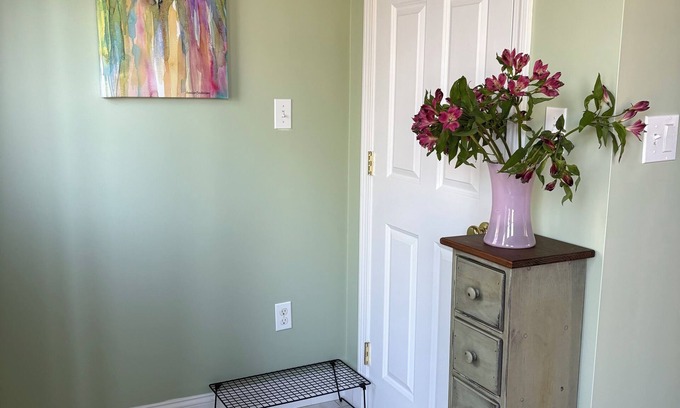 Salem House | Spacious, serene, lovely, centrally located 2-bedroom home in Salem - sleeps 4