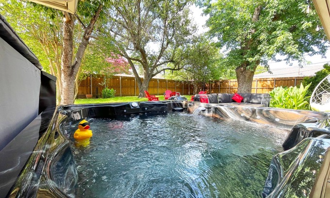 Northwest Dallas House | Spacious & Serene w/Hot Tub + Arcade + Ping-Pong + Fire Pit