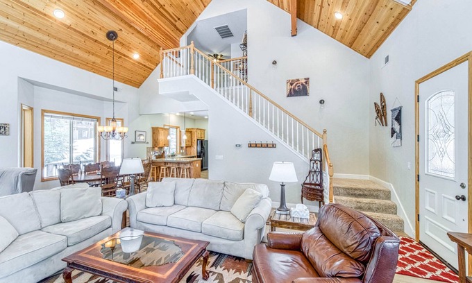 Sierra Cedars Cabin | Spacious Shaver Cabin w/Room for the Whole Family