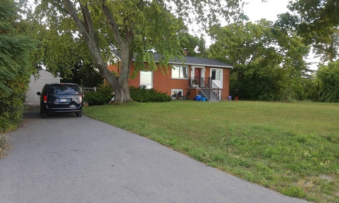 Wellington House | Spacious side-split directly facing lake, Wellington Beach, Prince Edward County