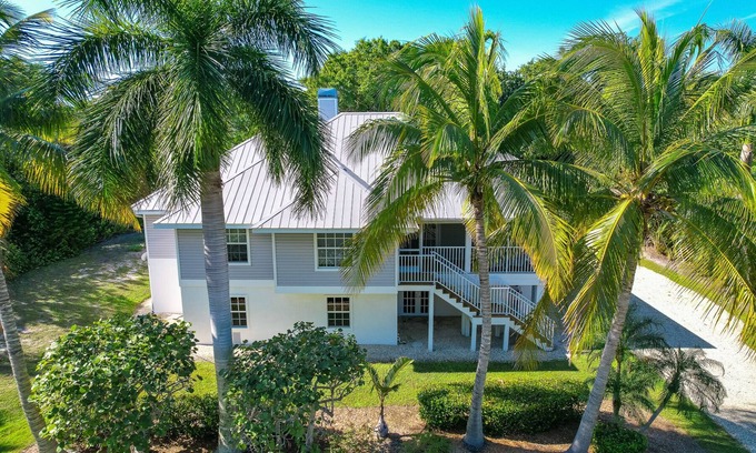Gulf Ridge House | Spacious Single Family Home "Breaking Away" Steps from the Beach