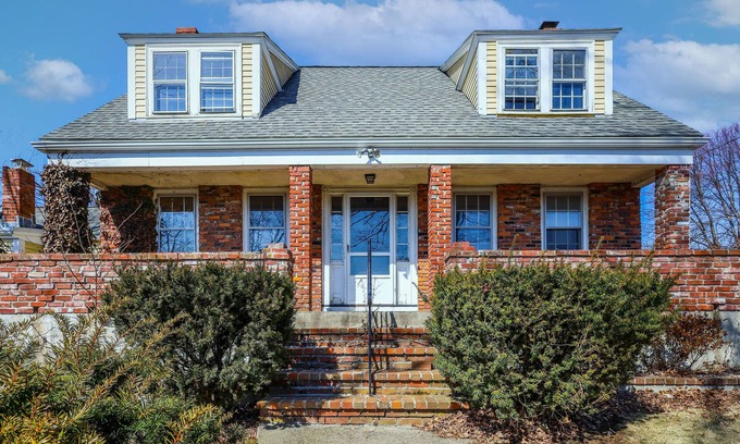 Newton Upper Falls House | Spacious Single House in Newton