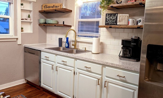 Sioux Falls House | Spacious Sioux Falls Getaway - Perfect for Groups and Families