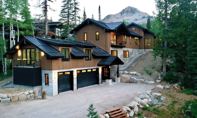 Salt Lake Mountain Resorts Cabin | Spacious ski cabin offers serenity & proximity to Utah's favorite ski town!