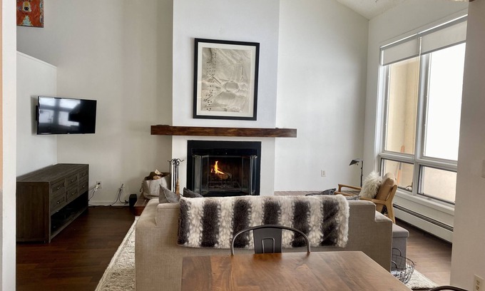 Eagle-Vail Condo | Spacious Ski House, Minutes to Vail & BC, Mountain & Golf Views, Pet-Friendly