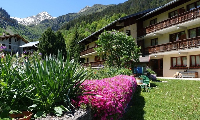 Areches Apartment | Spacious Ski-In/Ski-Out Apartment for 8 with Parking and Ski Storage