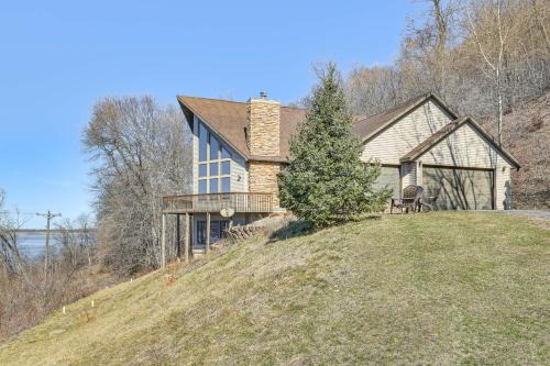 Vernon County House | Spacious Stoddard Retreat on Mississippi River!