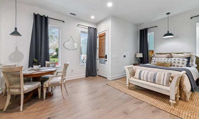 Faubourg Livaudais Apartment | Spacious Studio 3 Blocks Off St. Charles Avenue
