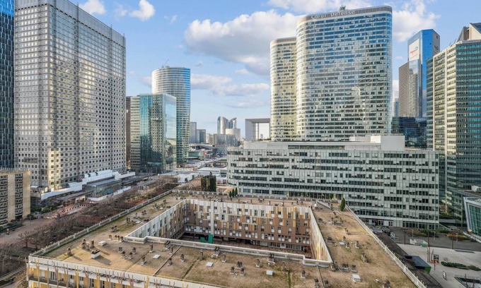 Gambetta Apartment | Spacious studio balcony -La Défense-Bail Mobilité