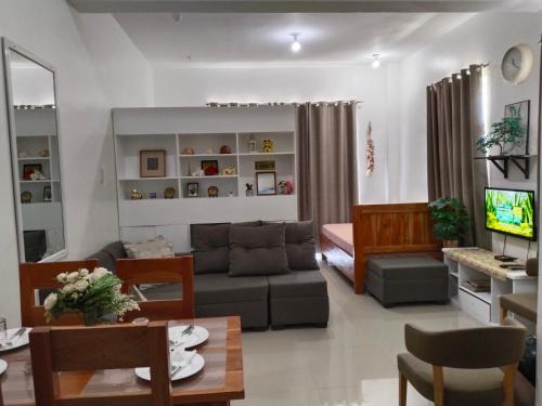 Mariveles Apartment | Spacious Studio Camaya Coast Beach Condo 203, Sea View with Balcony