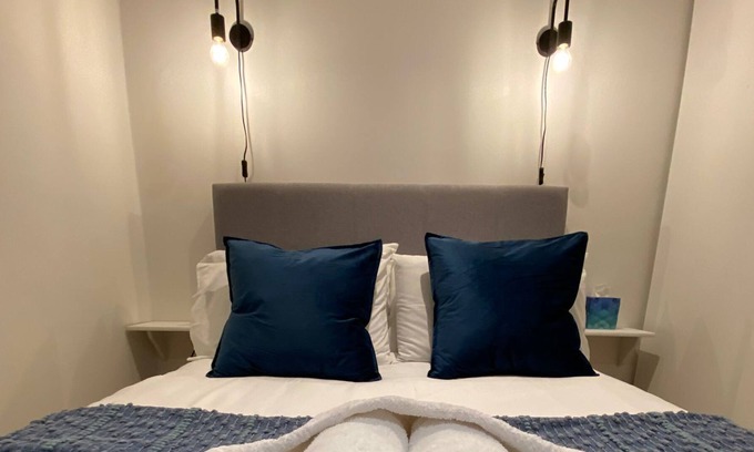 Salisbury Apartment | Spacious Studio Near Salisbury Town Centre