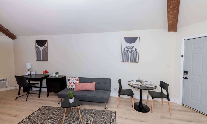 Huntsville Apartment | Spacious Studio near Huntsville Botanical Gardens