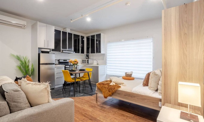 Downtown Montreal Apartment | Spacious Studio on Bishop - Hot Spot Dtown MTL