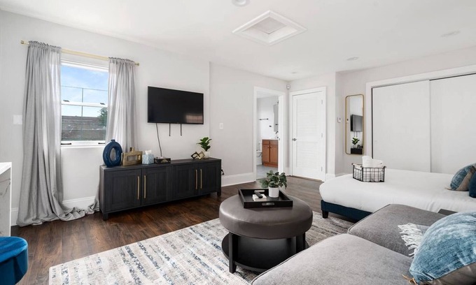 Weinland Park House | Spacious Studio w/King Bed | Walk to OSU + Bars