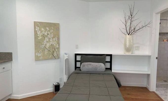 Castro Valley Apartment | Spacious Studio w/AC - Near BART/Free Laundry!