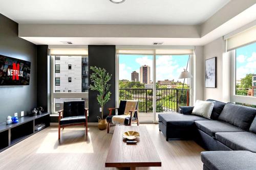Downtown Minneapolis Apartment | Spacious & Stylish 2bedroom Condo In Downtown Minneapolis, Minutes From Minneapolis Convention Center & US Bank Arena