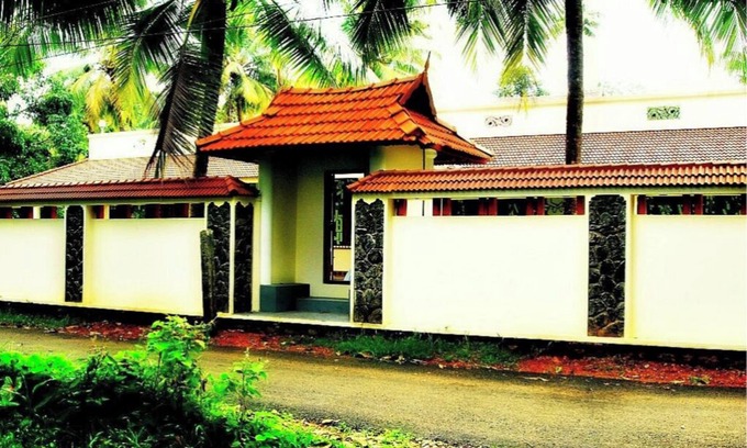 Vaikom House | Spacious & Stylish 5-Bedroom Home
