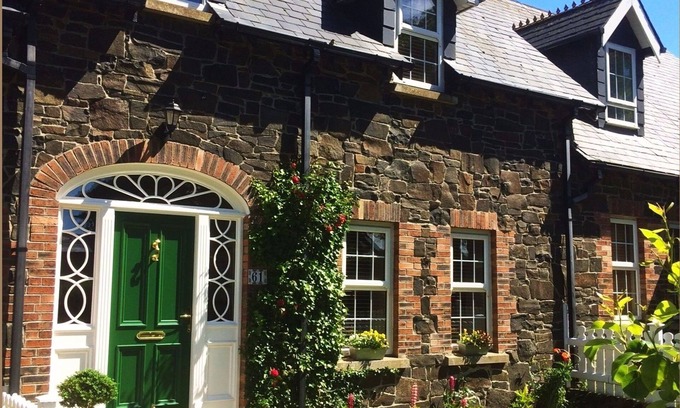 Portrush Cottage | Spacious, stylish Copperpot Cottage: Autumn and Xmas stays booking now!