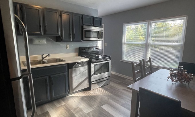 Lafayette House | Spacious suburb home close to lots of restaurants, Downtown, and Purdue!