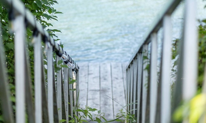 Lake Cowichan Hotel | Spacious Suite at Riverside Boutique Motel - Steel
