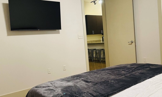 Piedmont Heights Apartment | SPACIOUS SUITE IN PRIME LOCATION