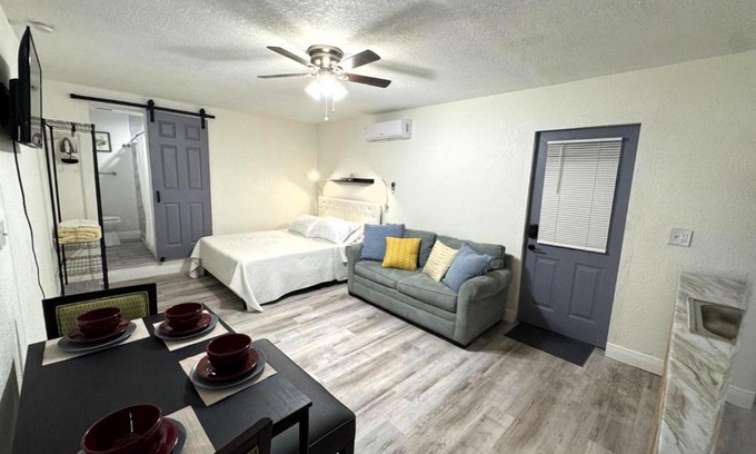 Old Seminole Heights House | Spacious Suite in Tampa