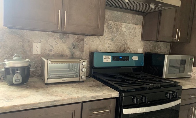 Garden Grove House | Spacious Suite in Orange County with 2 bedrooms and 2 bathrooms