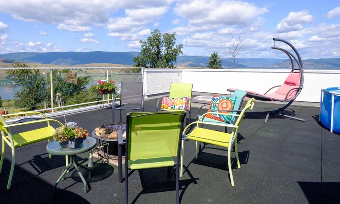 Vernon House | Spacious suite with roof top terrace over looking beautiful Swan Lake