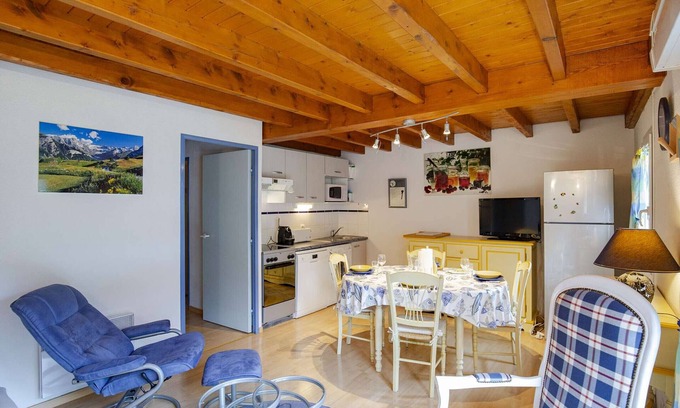 Cauterets Apartment | Spacious T4 Apartment for 4-6 in Quiet Cauterets, South-Facing Balcony