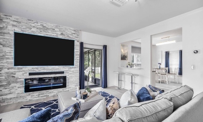 Seffner Community Alliance House | Spacious Tampa Home 4bed 3bath + Game Room! Great location!