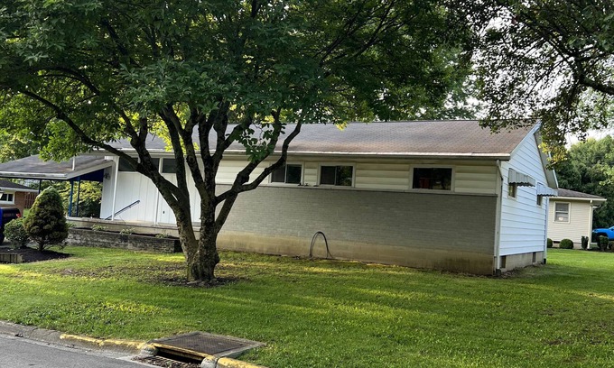 Wilmington House | Spacious three bedroom home located 5 minutes from WEC