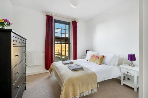 Hackney Central Apartment | Spacious Three Bedroom Apartment