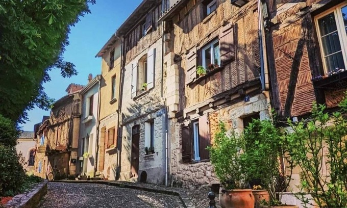 Bergerac House | Spacious townhouse, free parking