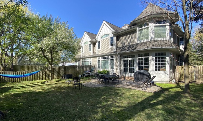 Tenafly House | Spacious Townhouse in quiet upscale Tenafly, NJ
