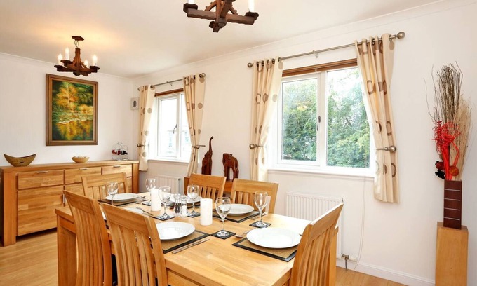 Central Aberdeen House | Spacious Townhouse Nr. Scenic Beach & City!