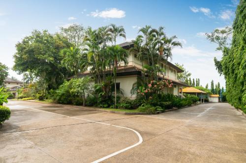 Bang Tao Villa | Spacious Townhouse at Laguna Lakeshore
