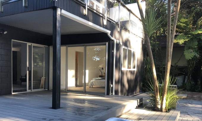 Auckland House | Spacious Tranquil Herald Island House in the Trees