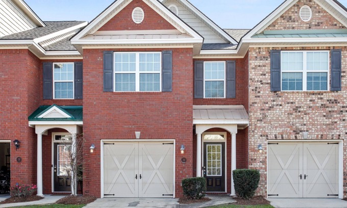Savannah House | Spacious Triple 7 Townhome near Downtown Savannah